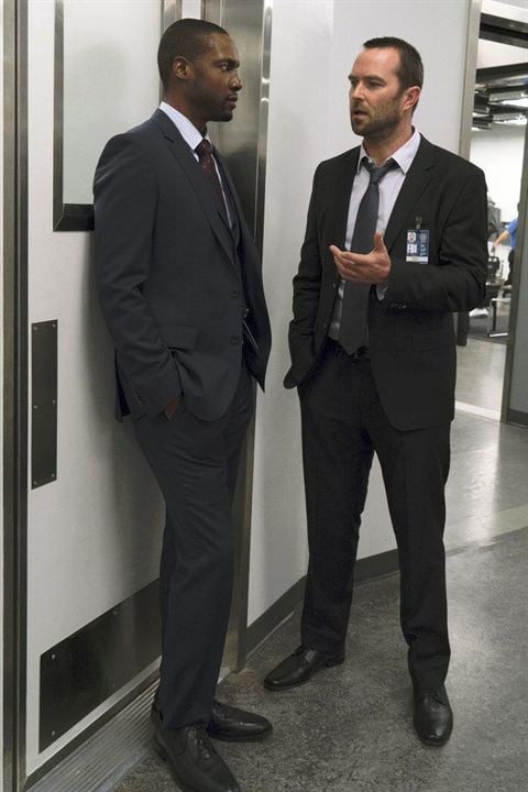 Blindspot : Fotoğraf Rob Brown, Sullivan Stapleton