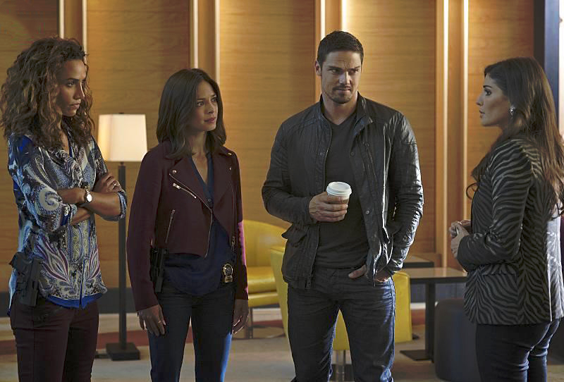 Fotoğraf Kristin Kreuk, Jay Ryan (III), Nina Lisandrello