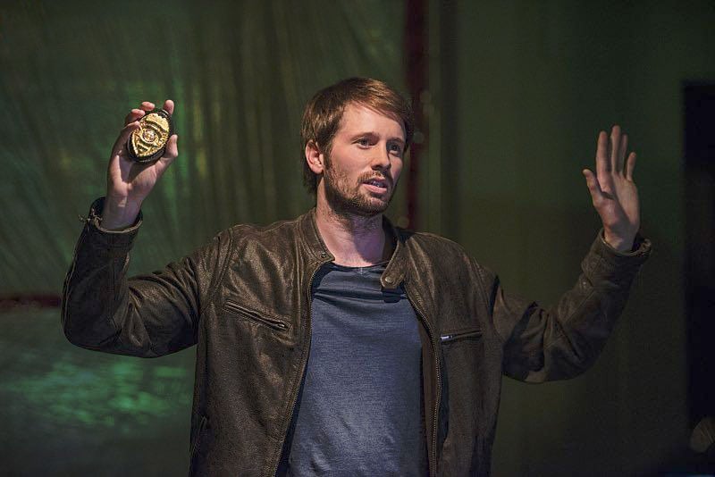 Arrow : Fotoğraf Tyler Ritter