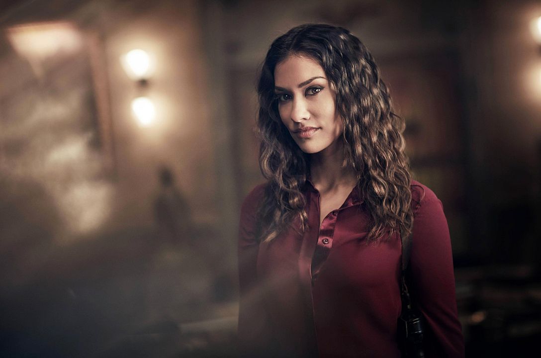 Fotoğraf Janina Gavankar