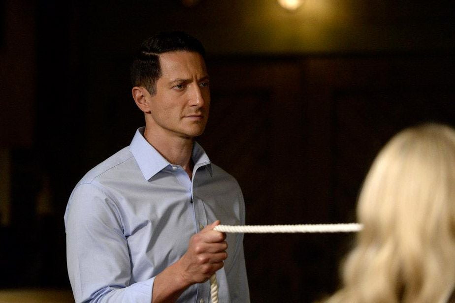 Fotoğraf Sasha Roiz