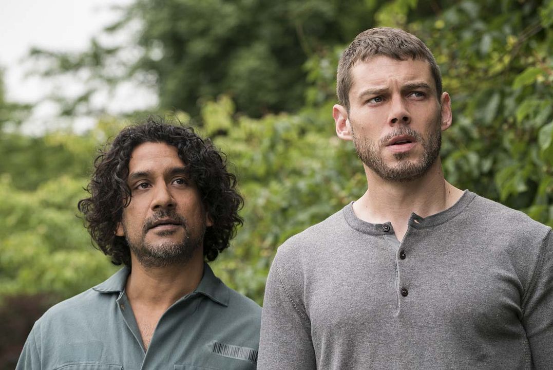 Fotoğraf Naveen Andrews, Brian J. Smith (II)