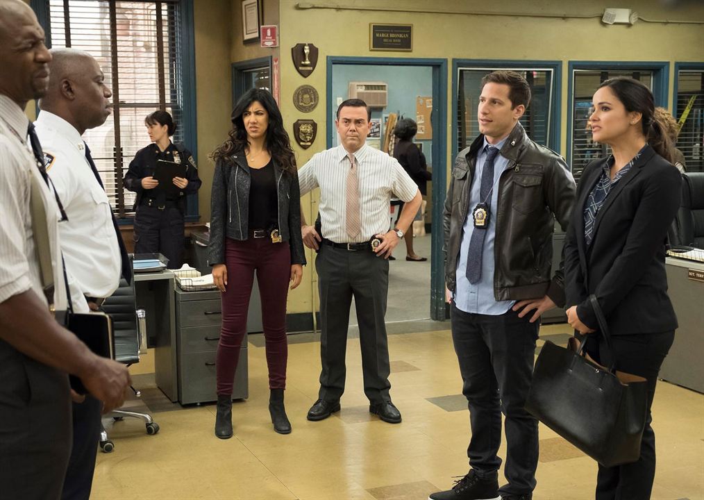 Brooklyn Nine-Nine : Fotoğraf Melissa Fumero, Joe Lo Truglio, Andy Samberg, Andre Braugher, Stephanie Beatriz, Terry Crews