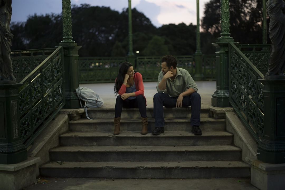 Tek Çare Kazanmak : Fotoğraf Jake Johnson, Aislinn Derbez