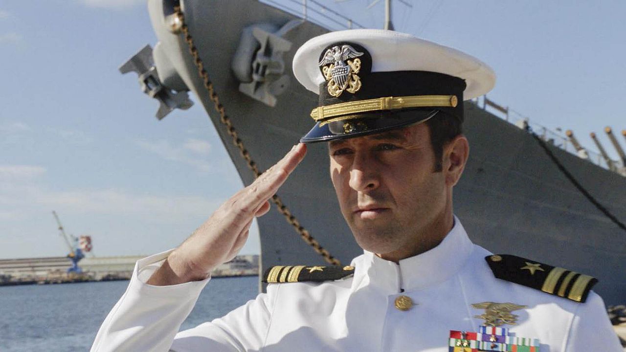 Fotoğraf Alex O'Loughlin