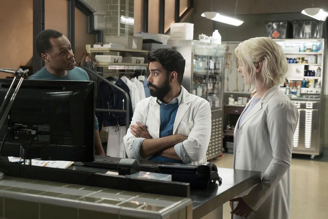Fotoğraf Malcolm Goodwin, Rose McIver, Rahul Kohli