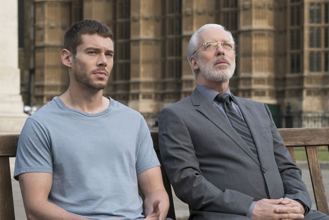 Sense8 : Fotoğraf Brian J. Smith (II), Terrence Mann