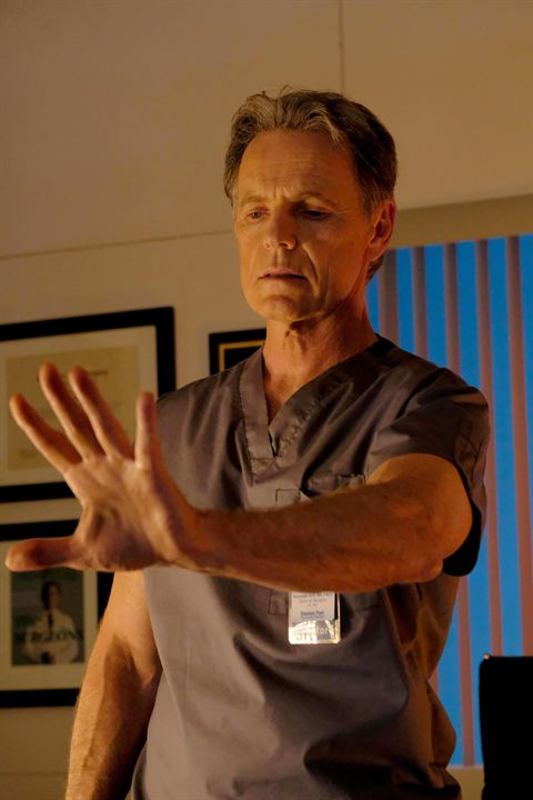 The Resident : Fotoğraf Bruce Greenwood