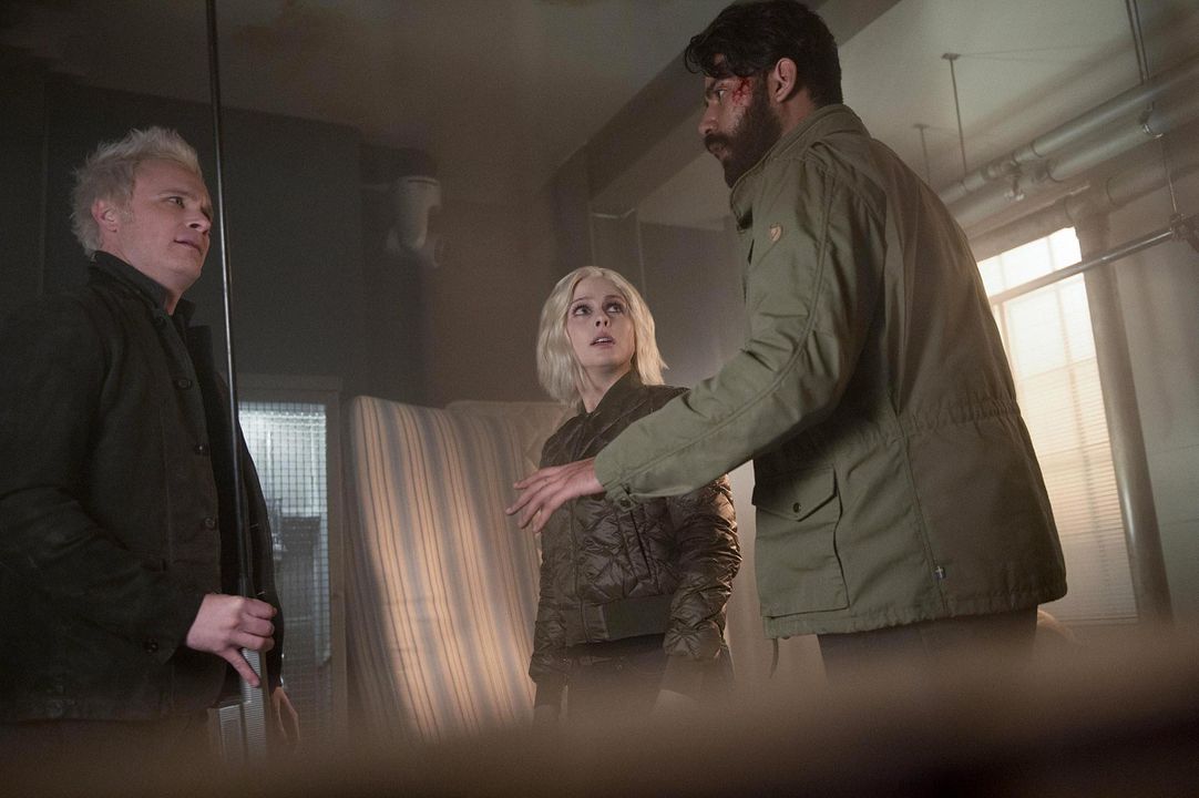 Fotoğraf David Anders, Rose McIver, Rahul Kohli