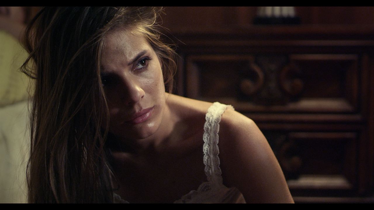 Fotoğraf Caitlin Stasey