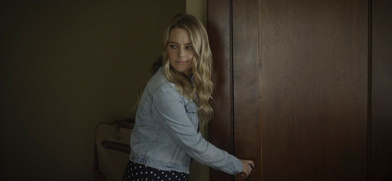 Fotoğraf Hassie Harrison