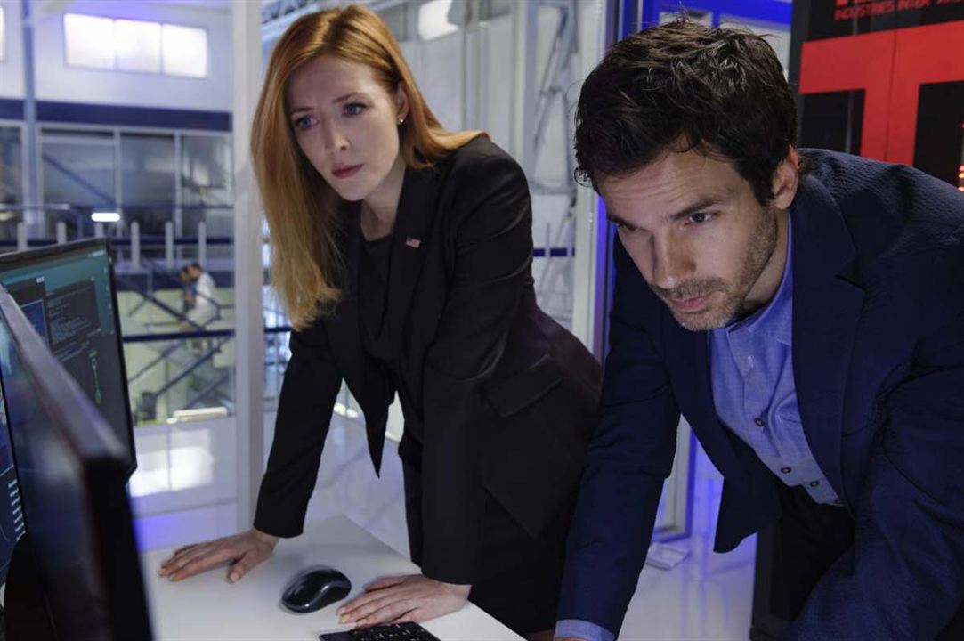 Fotoğraf Jennifer Finnigan, Santiago Cabrera