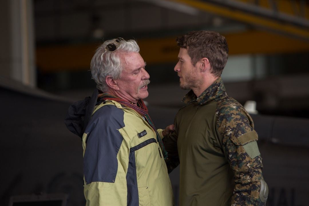 Fotoğraf Tom Berenger, Chad Michael Collins