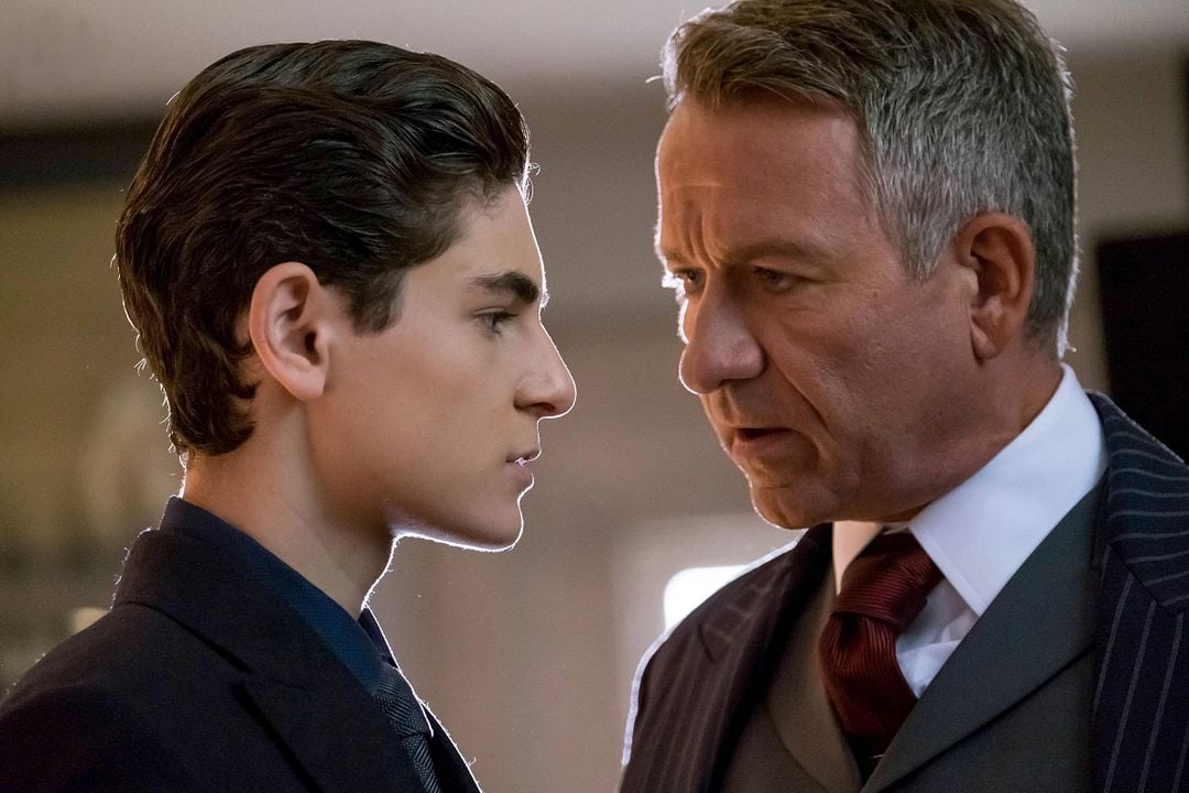 Gotham (2014) : Fotoğraf David Mazouz, Sean Pertwee