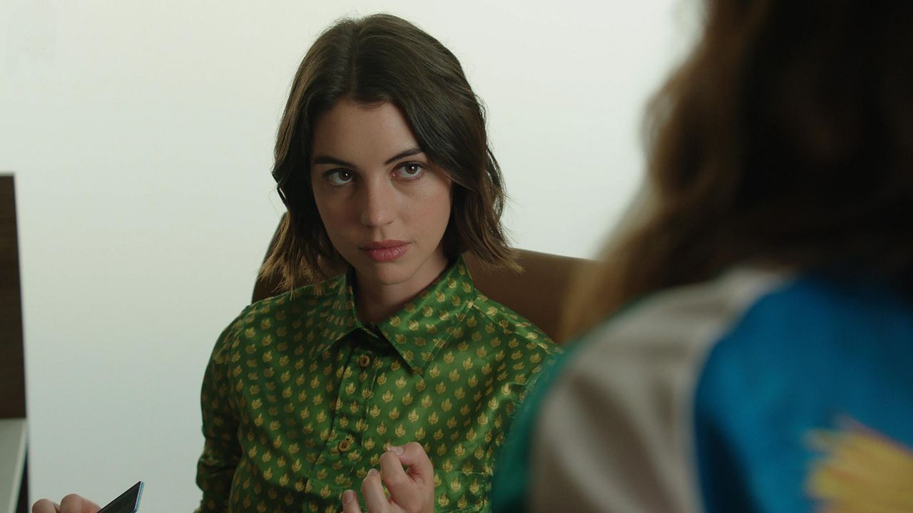 Fotoğraf Adelaide Kane