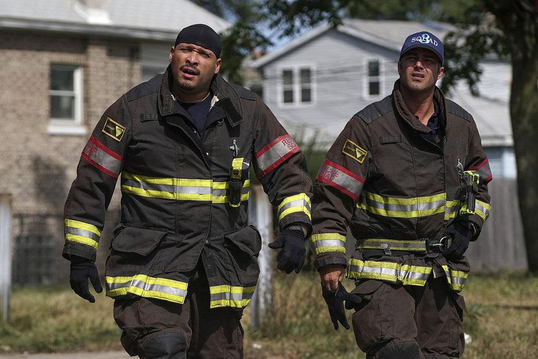 Chicago Fire : Fotoğraf Joe Minoso, Taylor Kinney