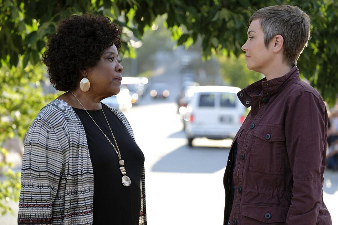 Supernatural : Fotoğraf Loretta Devine, Kim Rhodes