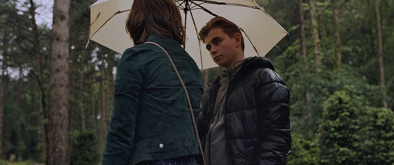 Vind Die Domme Trut En Gooi Haar In De Rivier : Fotoğraf