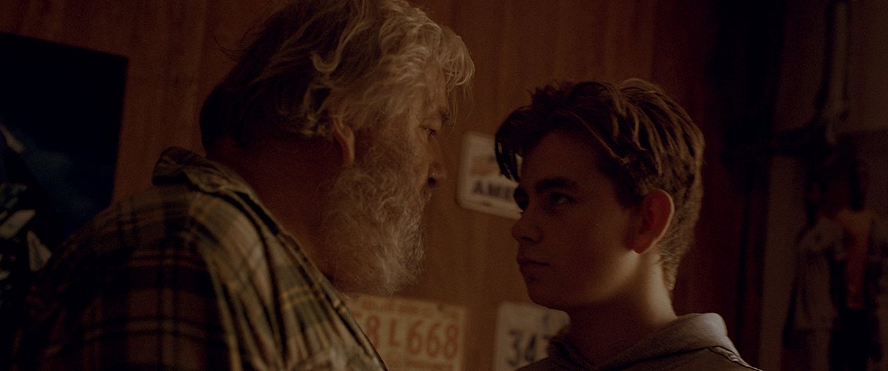 Vind Die Domme Trut En Gooi Haar In De Rivier : Fotoğraf