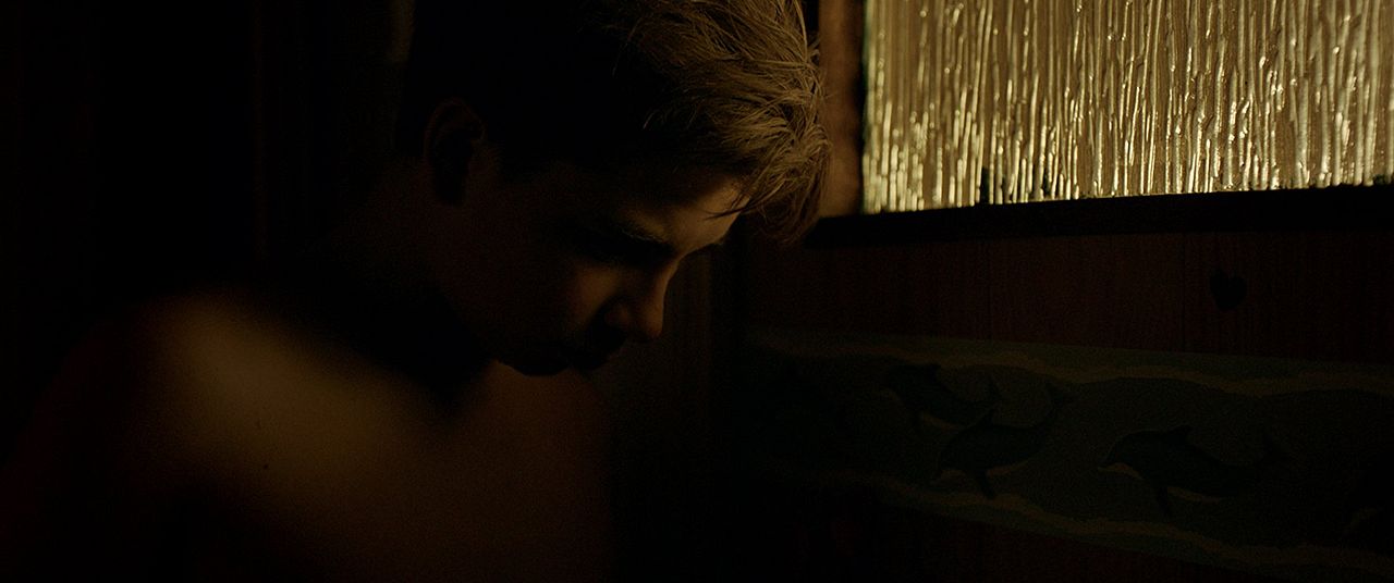 Vind Die Domme Trut En Gooi Haar In De Rivier : Fotoğraf