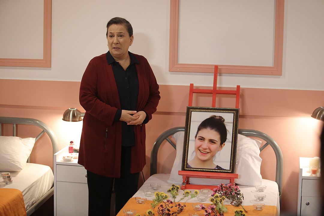 Kırgın Çiçekler : Fotoğraf