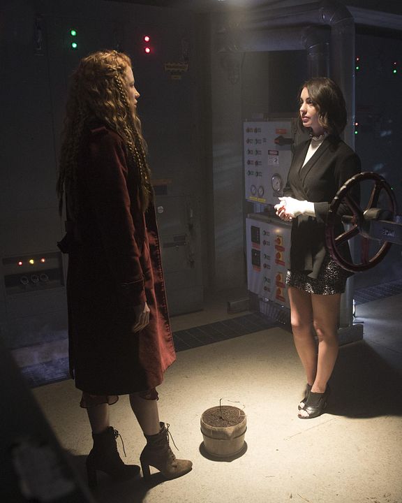 Fotoğraf Adelaide Kane, Emma Booth