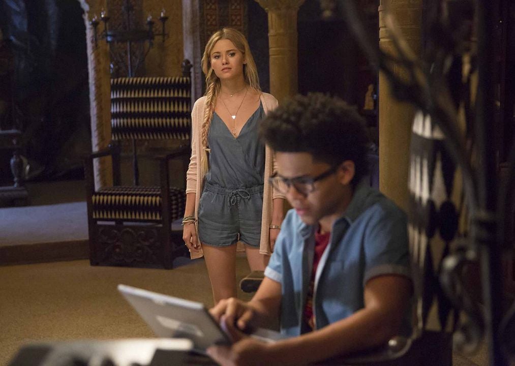 Marvel's Runaways : Fotoğraf Virginia Gardner, Rhenzy Feliz