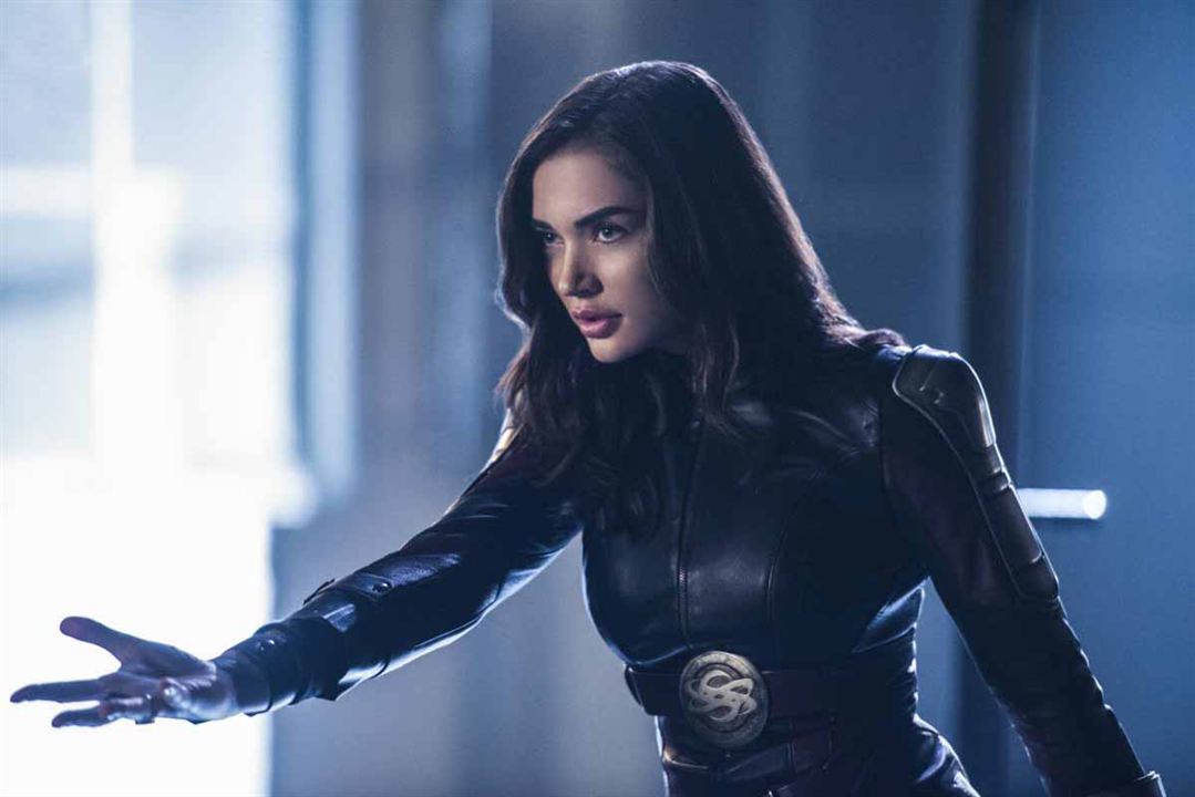 Supergirl : Fotoğraf Amy Jackson