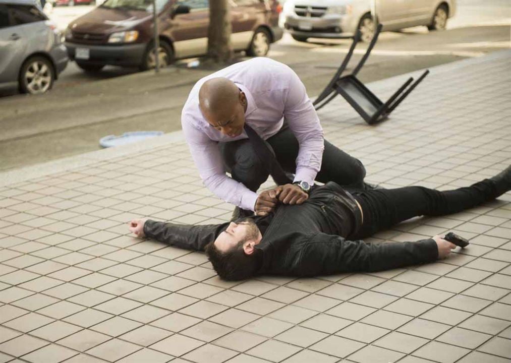 Supergirl : Fotoğraf Adrian Pasdar, Mehcad Brooks