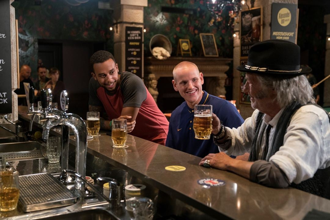 15:17 Paris Treni : Fotoğraf Spencer Stone, Anthony Sadler