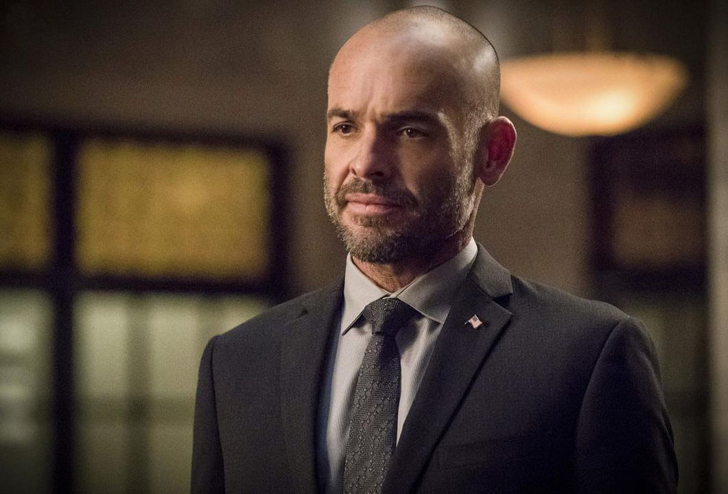 Arrow : Fotoğraf Paul Blackthorne