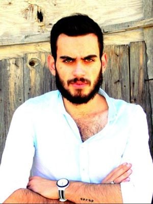 Afiş Özgür Bacaksız
