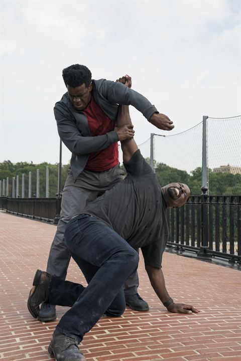 Fotoğraf Mustafa Shakir, Mike Colter