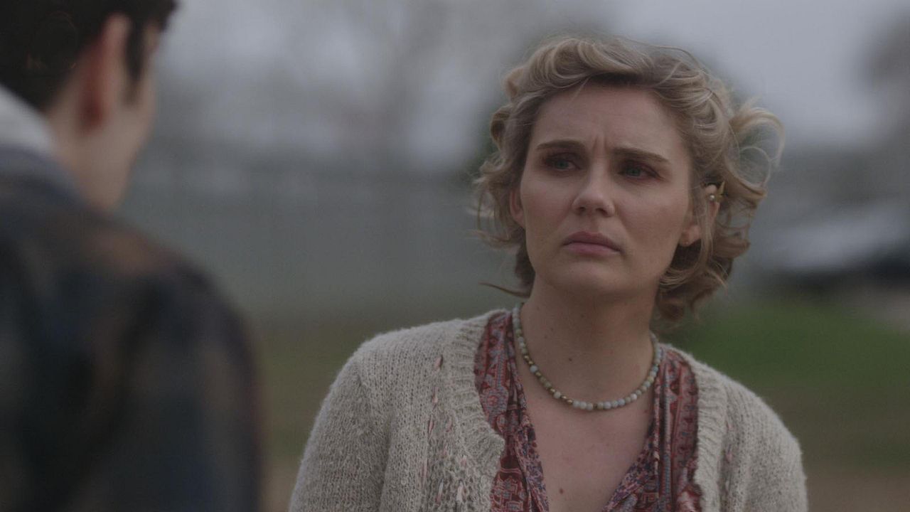 Fotoğraf Clare Bowen