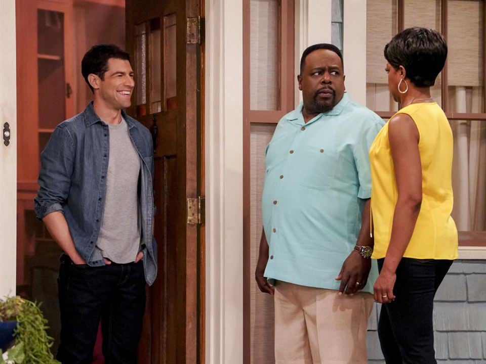 The Neighborhood : Fotoğraf Cedric The Entertainer, Max Greenfield