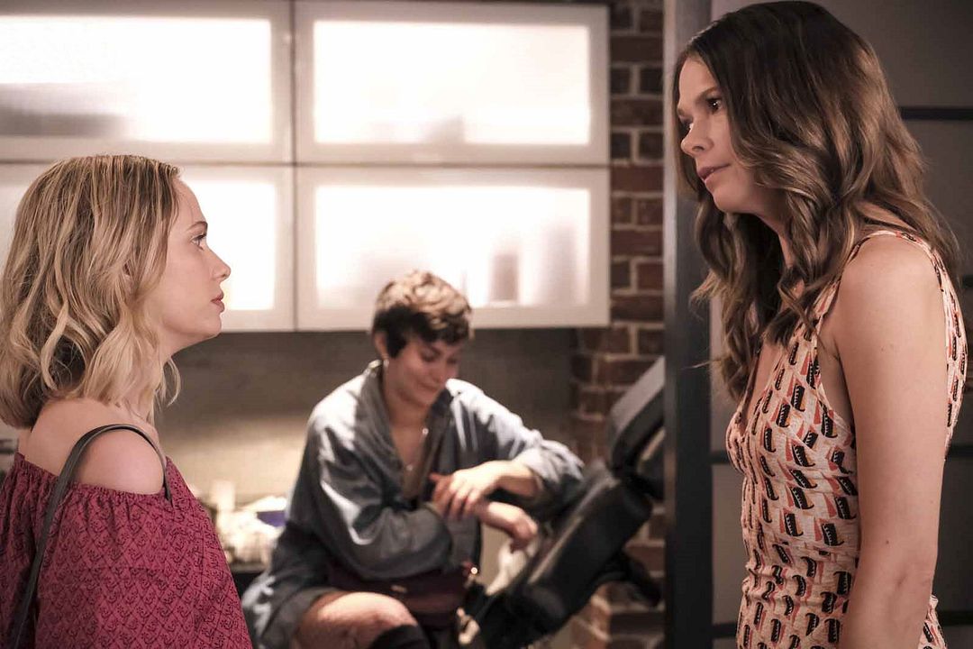 Younger : Fotoğraf Sutton Foster