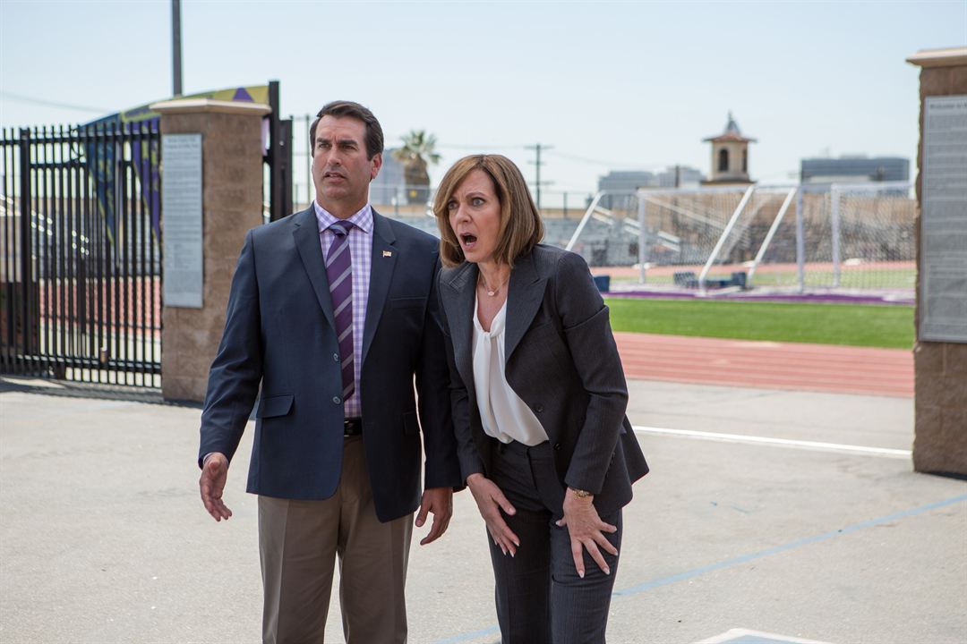 A Happening of Monumental Proportions : Fotoğraf Rob Riggle, Allison Janney