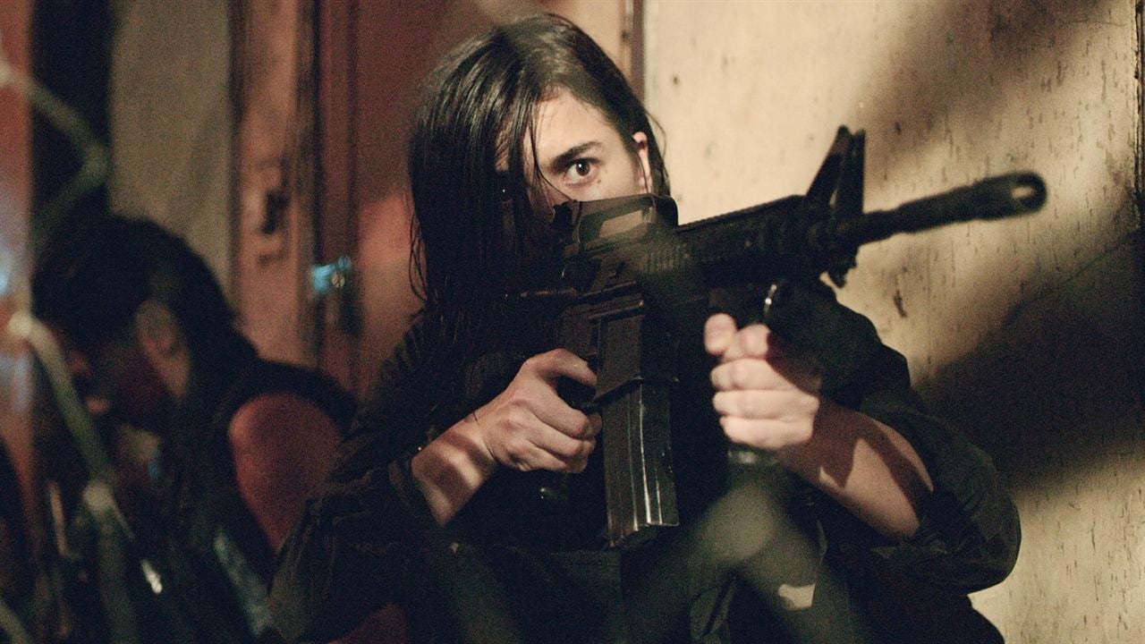 BuyBust : Fotoğraf Anne Curtis