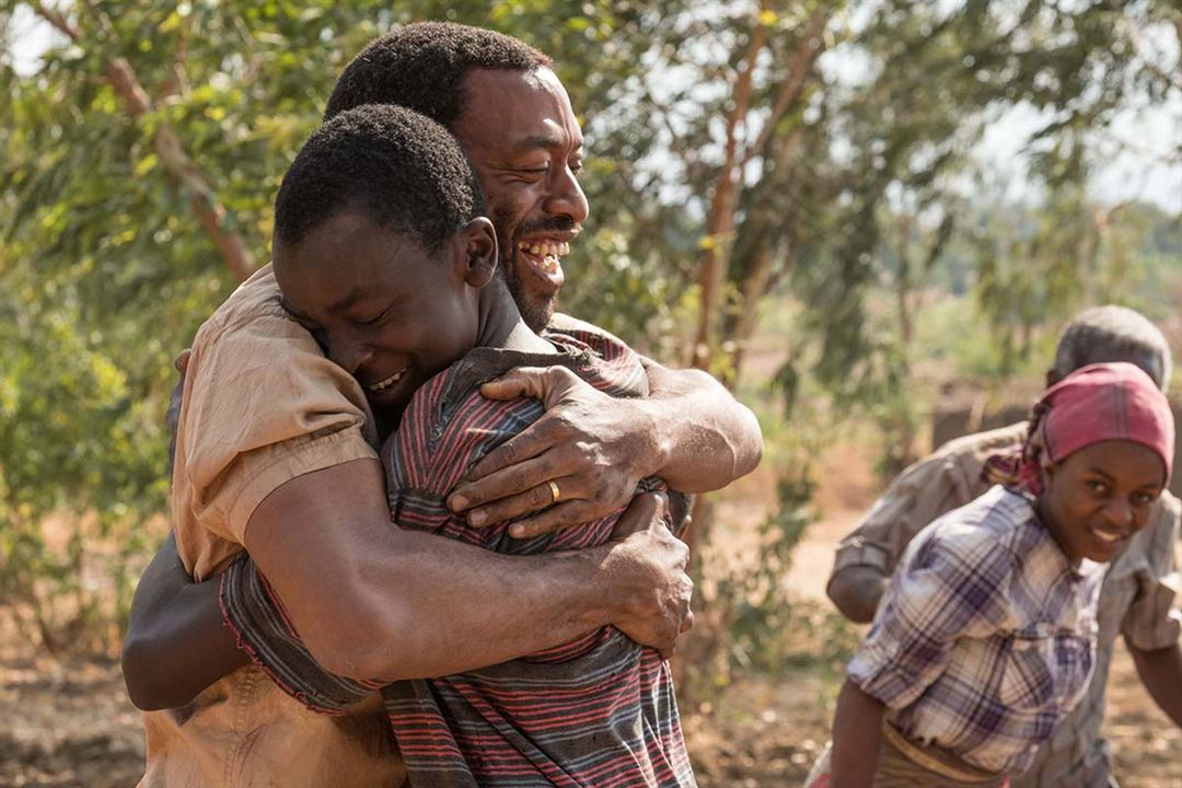 The Boy Who Harnessed the Wind : Fotoğraf Chiwetel Ejiofor, Maxwell Simba