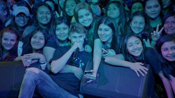 Jawline : Fotoğraf Austyn Tester