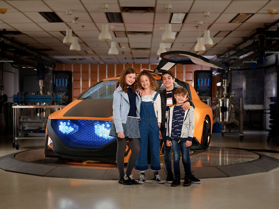 Fotoğraf Winslow Fegley, Sofia Rosinsky