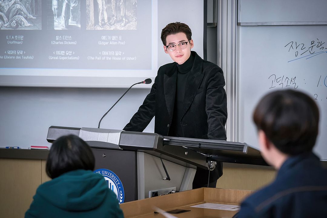 Romance is a Bonus Book : Fotoğraf