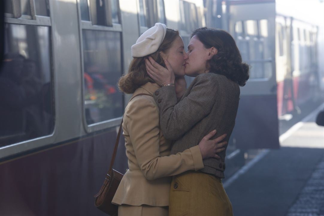 Tell It To The Bees : Fotoğraf Anna Paquin, Holliday Grainger