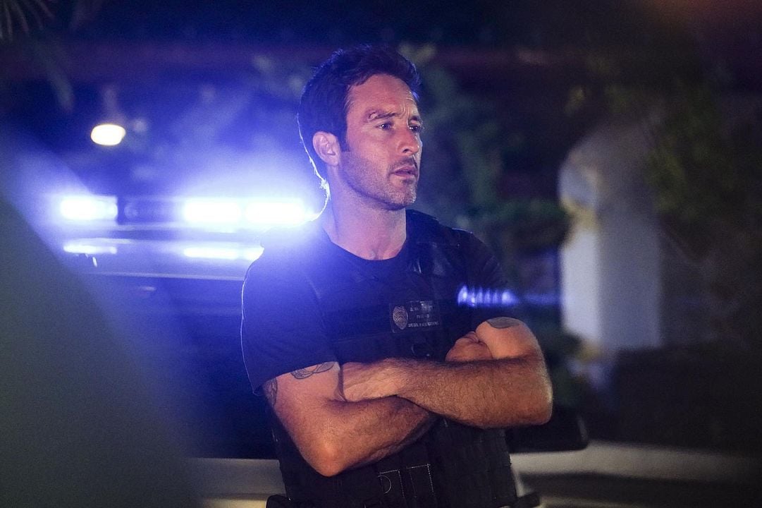 Fotoğraf Alex O'Loughlin