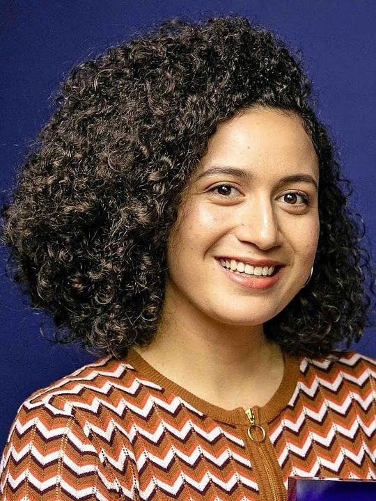 Afiş Rose Matafeo