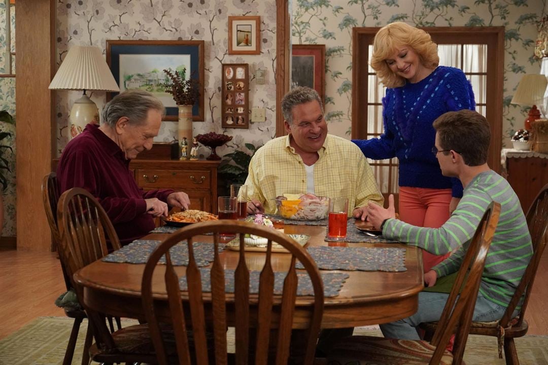 Fotoğraf Wendi McLendon-Covey, Jeff Garlin, Sean Giambrone, George Segal