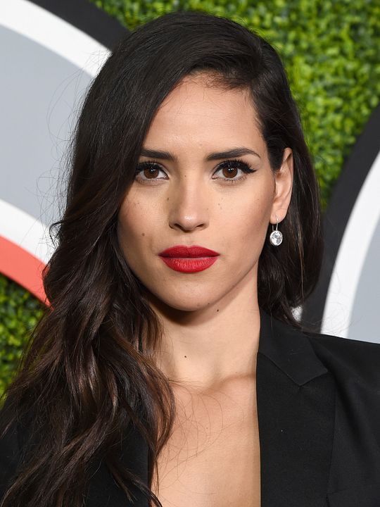 Afiş Adria Arjona