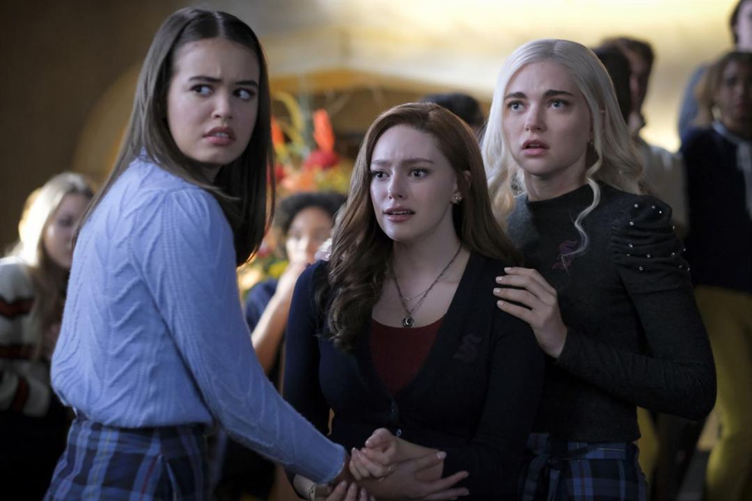 Fotoğraf Kaylee Bryant, Danielle Rose Russell, Jenny Boyd