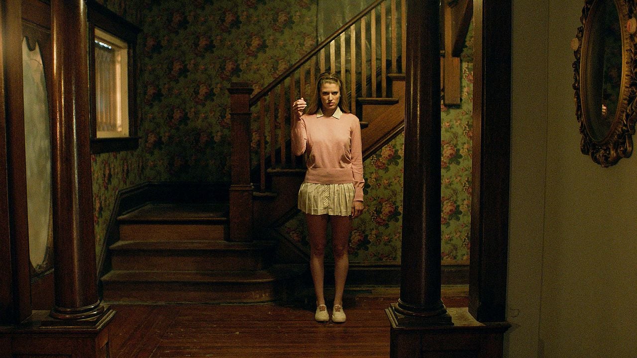 Girl on the Third Floor : Fotoğraf