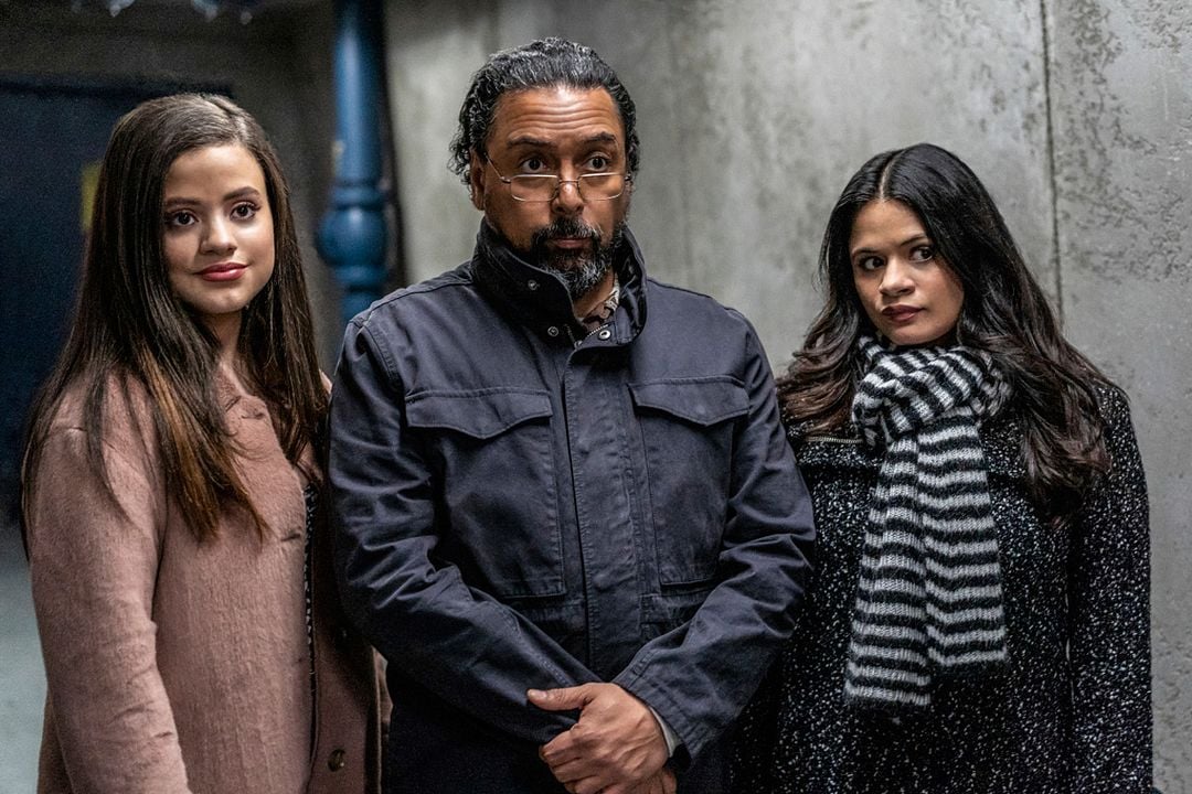 Fotoğraf Felix Solis, Sarah Jeffery, Melonie Diaz